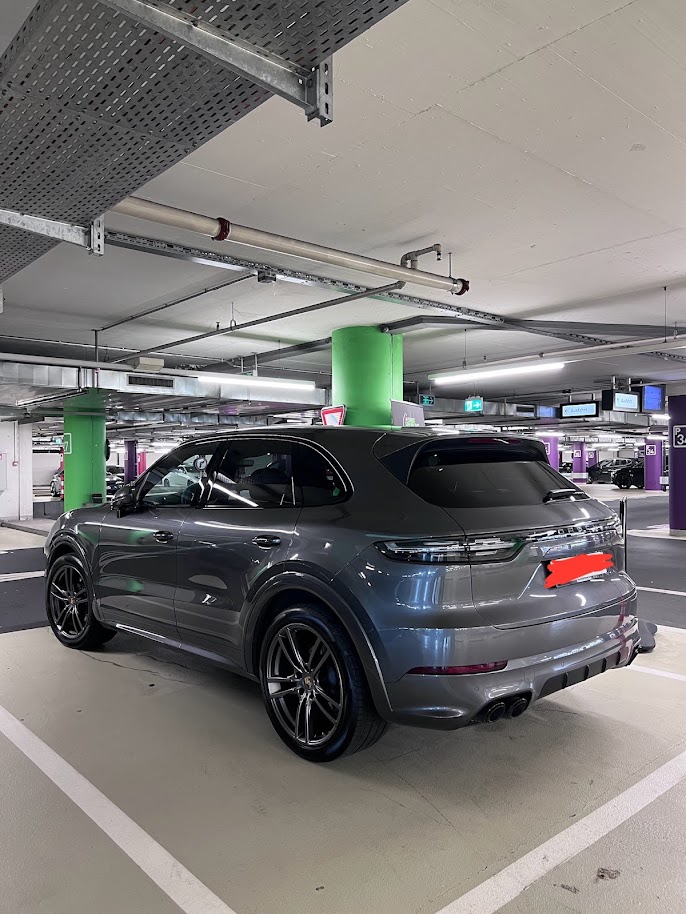 Fahrzeug im Parkhaus des Westside Bern